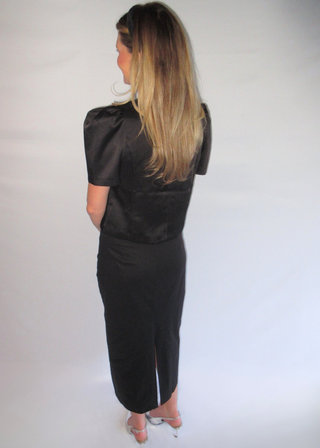 Sharp Silhouette Skirt